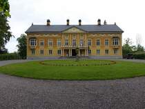 Kumla, Herrenhof von Trystorp, im 15. Jahrhundert angelegter Herrenhof, sein heutiges Aussehen verdankt er einer Restaurierung von 1888 bis 1889 (17.06.2015)