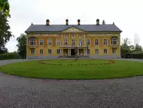 Kumla, Herrenhof von Trystorp, im 15. Jahrhundert angelegter Herrenhof, sein heutiges Aussehen verdankt er einer Restaurierung von 1888 bis 1889 (17.06.2015)