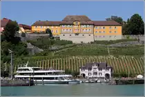 Meersburg. Der barocke ehemalige Reit- und Stallhof wurde 1751–1760 errichtet. Heute wird das Geb�ude vom Staatsweingut Meersburg genutzt. 10.07.2015