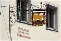 Bad Waldsee. Wirtshausschild des ehemaligen Gasthofes Zum goldenen B�ren in der Hauptstra�e. 05.07.2015