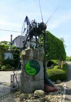 Baldersheim, Kunstwerk vor der Landschaftsarchitekturfirma  uni-vert , Juni 2015