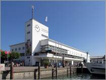 Friedrichshafen. Im ehemaligen Hafenbahnhof ist heute das sehenswerte Zeppelinmuseum beheimatet. 10.07.2015