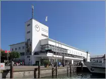 Friedrichshafen. Im ehemaligen Hafenbahnhof ist heute das sehenswerte Zeppelinmuseum beheimatet. 10.07.2015