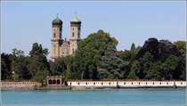 Friedrichshafen. Die Trme der Schlosskirche des Schlosses Friedrichshafen sind weithin sichtbar. Bekannt ist der Bau auch unter dem Namen Kloster Hofen. 10.07.2015