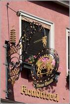 Ravensburg. Das Zunftschild der Bckerei und Konditorei Honold in der Kirchstrae. 11.07.2015