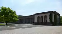 Riehen, die neoklassizistischen Geb�ude am Zentralplatz beherbergen Kapellen und Einsegnungsr�ume verschiedener Konfessionen, ein Krematorium und ein Bestattungsmuseum, Juni 2015 