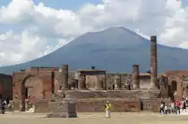 Pompeji mit Vesuv im Hintergrund. Aufnahmedatum: 24. Juli 2011.