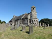 St. Andrews, St. Athernase Church in Leuchars, 12. Jahrhundert mit normannischer Apsis (09.07.2015)