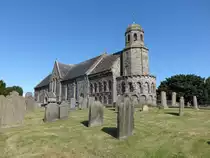 St. Andrews, St. Athernase Church in Leuchars, 12. Jahrhundert mit normannischer Apsis (09.07.2015)