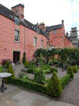 Dunfermline, Abbot House, Abt Haus des ehem. Kloster, ltestes Haus in Dunfermline, heute Kulturzentrum (09.07.2015)