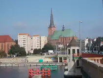 Blick �ber die Oder auf die Stadtkulisse von Szczecin am 16.August 2015.