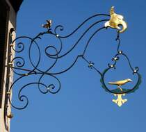 Sexau, Wirtshausschild des zur Zeit geschlossenen Gasthauses  Zur Lerche , Aug.2015