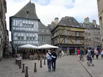 Dinan, Fachwerkh�user am Place des Merciers (13.07.2015)