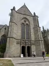 Dinan, St. Malo Kirche, erbaut im 15. Jahrhundert, Glockenturm im Querschiff (13.07.2015)