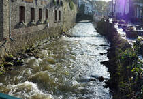 Erftlauf mitten durch Bad Mnstereifel im Gegenlicht - 04.01.2015