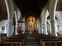 Lamballe, Mittelschiff mit Hochaltar der St. Jean Kirche (13.07.2015)