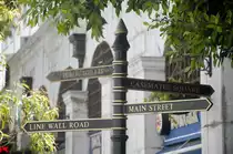 Stra�enschilder in der Innenstadt von Gibraltar. Aufnahme: Juli 2014.