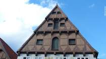 Giebel eines Hauses in der Grapenbieerstrae im Stadtzentrum von Lndeburg (September 2012)