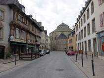 Quimperle, Rue Bremond d´Ars mit St. Croix Kirche (16.07.2015)