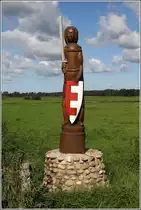 Kranenburg. Im Ortsteil Brobergen steht dieser h�lzerne Roland in der N�he der Prahmf�hre �ber die Oste. Es handelt sich um eine Nachbildung aus dem Jahr 2007 durch den Bildhauer Klaus Blume. Bereits in einer Akte aus dem Jahr 1528 ist verb�rgt, dass hier eine h�lzerne Rolandfigur stand. Er war damals ein Zeichen der Freiheit und der Hohen Gerichtsbarkeit der Herren von Brobergen. 07.09.2015