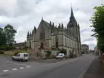 Pin-la-Garenne, St. Bartholom�us Kirche, erbaut ab 1704, Kirchturm von 1838 (17.07.2015)