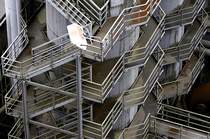 Stahltreppen im Landschaftspark Nord in Duisburg. Aufnahme: Mai 2007.