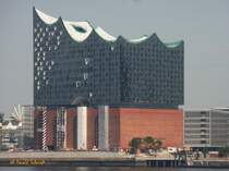 Hamburg am 29.8.2015: Blick vom Hansahafen zur gerstlosen Elbphilharmonie