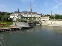 Vendome, Ausblick auf die Loir mit Porte de Eau (18.07.2015)