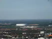 Die M�nchener Allianz Arena in M�nchen / Fr�ttmaning von Olympia Turm im Olympiapark aus fotografiert am 26,08,2015