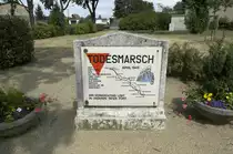 Gedenktafel vor dem Konzentrationslager Sachsenhausen in Oranienburg. Aufnahme: Juli 2006.