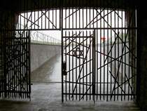 In der Jdischen Gedenksttte im ehemaligen KZ-Lager Dachau. Aufnahme: 4. Mai 2005.