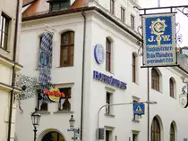 Ausscnitt der Fassade des Mnchener Hofbruhauses. Aufnahme: 4. Mai 2005.