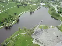 Blick auf Olympiapark vom Olympiaturm in Mnchen. Aufnahme: 5. Mai 2005.