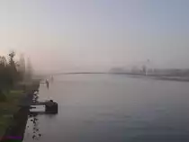 Morgendliche Nebelstimmung ber dem Rhein mit der Mimram-Fugngerbrcke zwischen Kehl und Straburg.


2015-02-28 Kehl