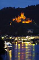 Reichsburg Cochem und die Mosel von der Moritzburger Strae aus gesehen. Aufnahme: Juli 2007