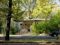 Wer kennt die alten DDR Minol-Tankstellen noch? Hier in Chemnitz an der Annenstra�e steht noch ein solches Exemplar, 16.10.07