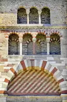 Trierer Dom - Detail des Westwerks. Westwerke wurden zun�chst im Mittelalter als der Basilika westlich vorgesetzte gesonderte Kirchenr�ume errichtet. Aufnahme: Juli 2007.