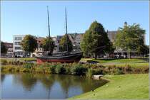 Cuxhaven. Grnanlage bei der Stadtbibliothek. 30.09.2015