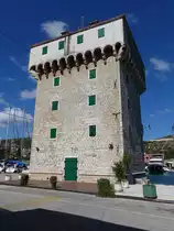 Trogir, Historischer Turm im Ort Marina (23.09.2015)