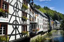 Fachwerkhuser und Monschau. Die Stadt liegt an der Rur in der Eifel. Aufnahme: Juli 2007.