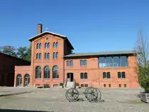 In Nauen mit dem Ortsteil Gro� Behnitz befindet sich auf dem Landgut eine Brennerei  mit einem Zentrum f�r historisches Handwerk mit einer Borsig Dampfmaschine aus 1934 und eine Weinstube, gesehen am 30. September 2015.