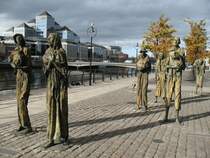 Brutaler Kontrast zum wirtschaftlichem Aufschwung:
The Great Famine - Grosse Hungersnot(1846-1848)die Folgen sprt man bis in die heutige Zeit.
(September 2007)