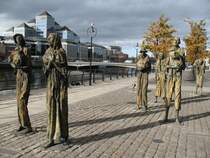 Brutaler Kontrast zum wirtschaftlichem Aufschwung:
The Great Famine - Grosse Hungersnot(1846-1848)die Folgen sp�rt man bis in die heutige Zeit.
(September 2007)