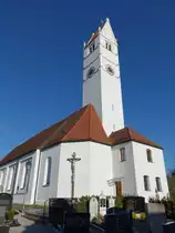 R�hrmoos, Pfarrkirche St. Johannes der T�ufer, Chor und Turm sp�tgotisch, Langhaus erbaut von 1685 bis 1690, verl�ngert 1921 (19.04.2015)