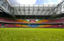 Amsterdam Arena liegt im Stadtbezirk Amsterdam Zuidoost. Es ist mit gegenw�rtig 53.346 Sitzpl�tzen das gr��te Stadion der Niederlande. Aufnahme: August 2008.