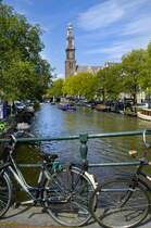 Die Westerkerk und Prinsengracht in Amsterdam. Aufnahme: August 2008.