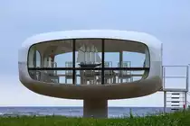 Beton-Schalentragwerk von Ulrich M�ther am Strand von Binz. Einst als Rettungsturm errichtet, wird er jetzt als Trauraum des Standesamtes genutzt.  - 07.10.2015