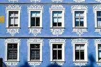 Hausfassade an der Unteren Brcke in Bamberg. Aufnahme: Juli 2008.