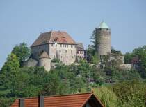 Burg Colmberg, Mittelalterliche Abschnittsburg mit Halsgraben im Nordosten und Bering ber nach Westen, erbaut ab dem 11. Jahrhundert, Bergfried von 1250 (14.05.2015)