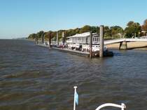 Hamburg, Elbe am 11.10.2015: Elbufer von Nienstedten mit dem Anleger Teufelsbrck bis Wedel